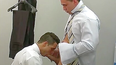 Businessmen Hunks Sucking Cocks In The Locker Room