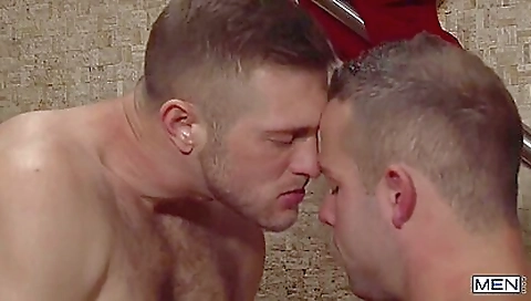 Two Hairy And Muscly Dudes Making Out And Sucking